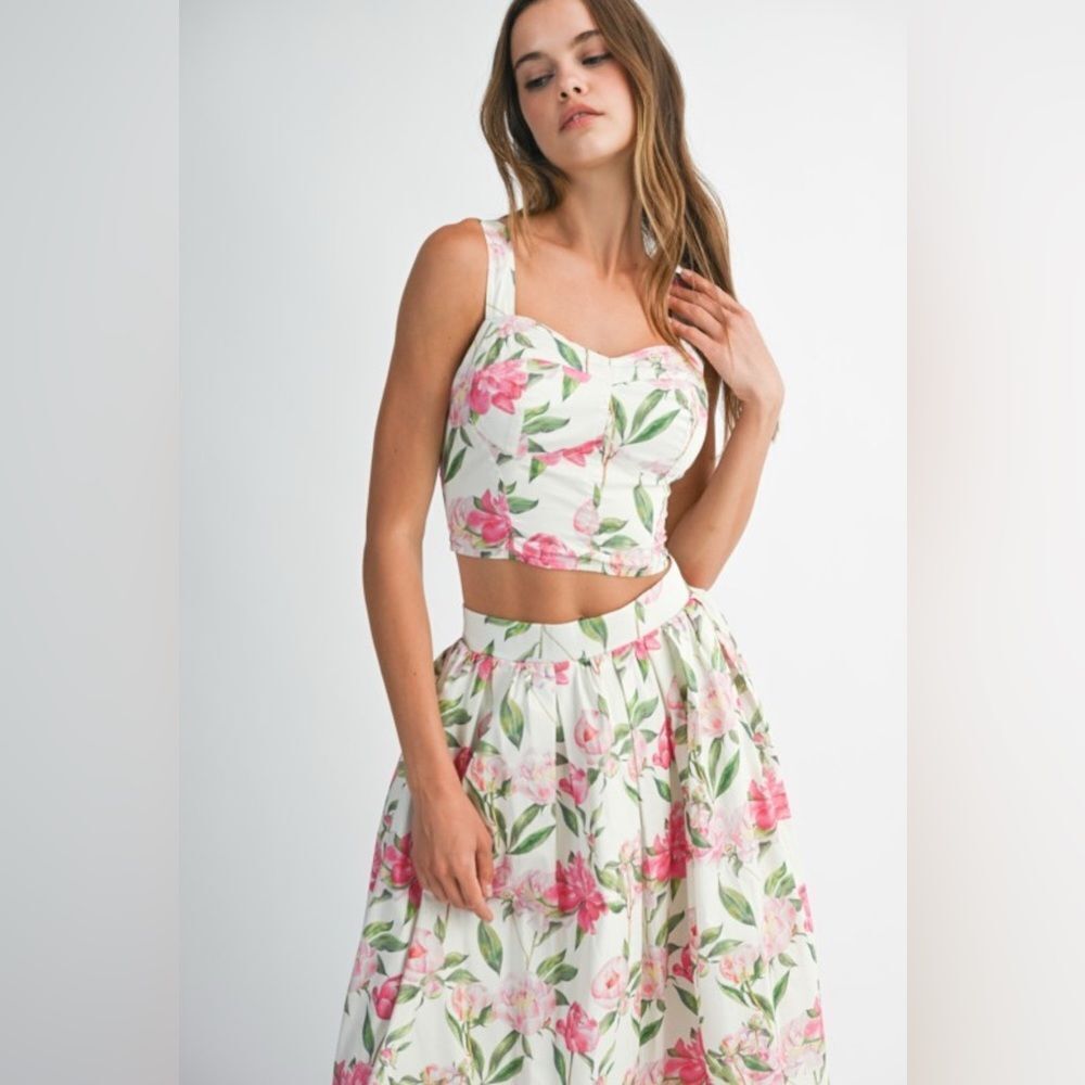 Floral Pink and White Skirt Set - Picture 9 of 13